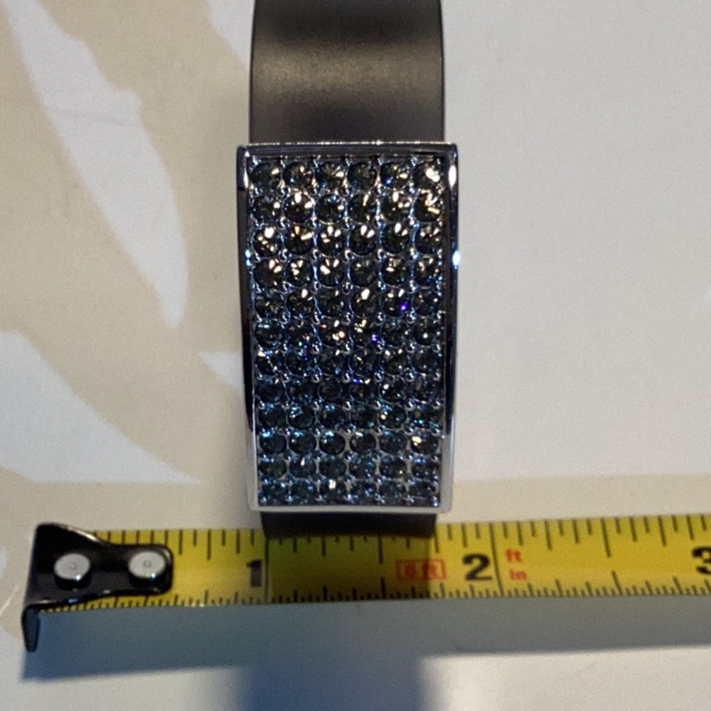 Swarovski, 72 crystals sparkle on rubberized bracelet band,stainless steel clasp - Picture 12 of 14